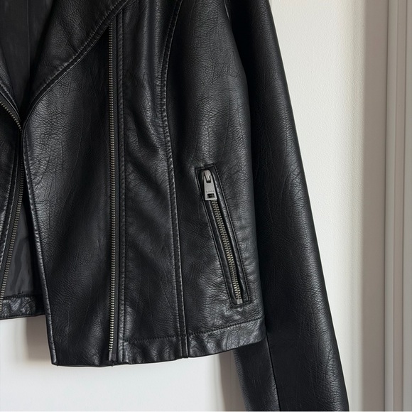 Levi’s Black Faux Leather Moto Biker Jacket — Women’s Medium - Picture 4 of 13